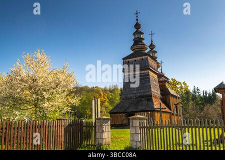 Saints Cosmas et Damian Eglise grecque catholique à Krempna, Pologne Banque D'Images