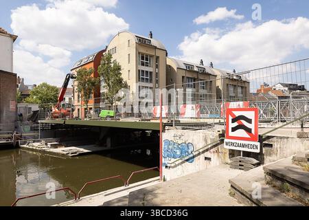 Gand, Belgique. 19 mai 2025. Le site de construction du nouveau pont de Krommewalbrug dans le centre-ville de Gand photographié le lundi 19 mai 2025. BELGA PHOTO JAMES ARTHUR GEKIERE crédit : Belga News Agency/Alamy Live News Banque D'Images