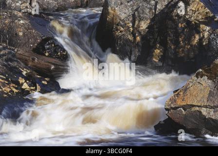 Belle cascade dans le nord de la Russie, en Carélie ? ? ? ? ? ? ?  ? ?  ? ? ? ? ? ? ? ? ?  ? ? ? ? Banque D'Images