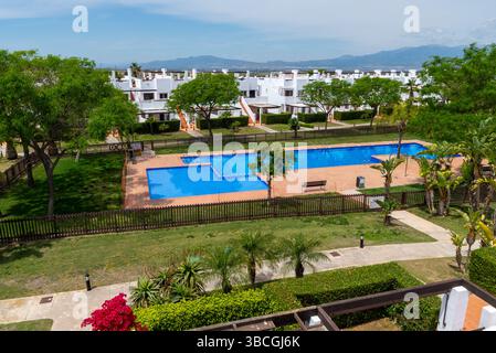 Condado de Alhama, le plus grand développement d'un certain nombre de stations de vacances de golf dans la région de Murcie, populaire auprès des Britanniques. Piscine commune Banque D'Images