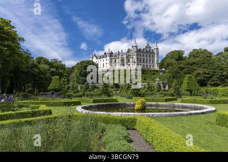 Golspie, Royaume-Uni - 25 juin 2022 : vue sur le château et les jardins de Dunrobin dans les Highlands écossais Banque D'Images