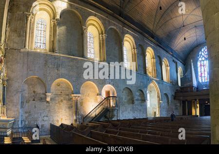 France - 19 août 2019 : vue intérieure de l'église historique de la basilique Saint-Sauveur dans la ville bretonne de Dinan Banque D'Images