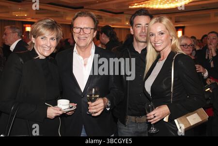 Directeur MDR Prof.Dr Karola Wille, Wolfgang Lippert, Jan Sosniok, Gesine Lippert 100ème Gala de boxe ses le 08/03/2015 à Magdebourg, directeur MDR Prof. Banque D'Images