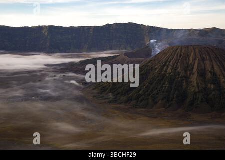 Mer de sable dans la caldeira de Tengger sur Java autour du volcan bromo Banque D'Images