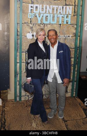 NEW YORK, NEW YORK - 19 MAI : Hilary Gumbel et Bryant Gumbel assistent à la première d'Apple 'Fountain of Youth' au Musée américain d'histoire naturelle le 19 mai 2025 à New York. L'événement a eu lieu dans le musée emblématique et a présenté des membres de la distribution, des producteurs et des invités spéciaux célébrant la sortie du très attendu Apple original. (Photo : Giada Papini Rampelotto/EuropaNewswire). Banque D'Images