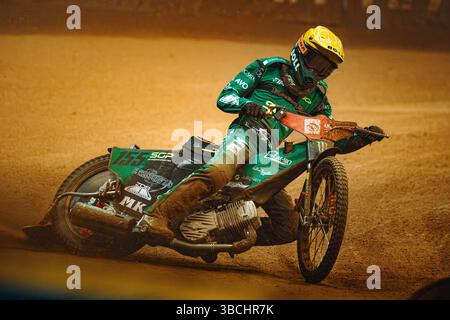 WARSZAWA, POLOGNE – 17 MAI 2025 : Orlen Oil FIM Speedway Grand Prix de Pologne à PGE Narodowy 2025. En photo Mikkel Michelsen (155, Danemark). Banque D'Images