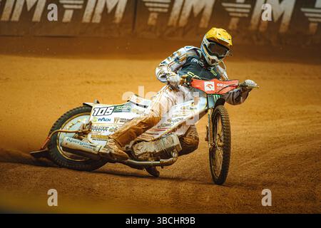 WARSZAWA, POLOGNE – 17 MAI 2025 : Orlen Oil FIM Speedway Grand Prix de Pologne à PGE Narodowy 2025. En photo Anders Thomsen (105, Danemark). Banque D'Images