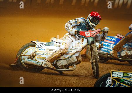 WARSZAWA, POLOGNE – 17 MAI 2025 : Orlen Oil FIM Speedway Grand Prix de Pologne à PGE Narodowy 2025. En photo Anders Thomsen (105, Danemark). Banque D'Images