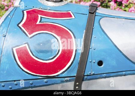 Suisse - 23 juin 2019 : gros plan d'une voiture de course Cadillac modèle 314 1925 avec le numéro 5 peint au Heidiland Classic car Meeting Banque D'Images