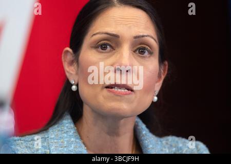 Londres, Royaume-Uni. 19 mai 2025. Priti Patel - Secrétaire d'État fantôme aux Affaires étrangères, au Commonwealth et au développement du Royaume-Uni s'exprime lors d'une conférence de presse Banque D'Images