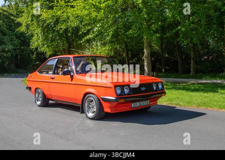 Années 1979 70 Seventies Red Ford Escort RS Custom car Petrol 1993 cc ; classique, collection et spectacle de voitures de performance à Lytham Hall, Blackpool UK. Mai 2025 Banque D'Images