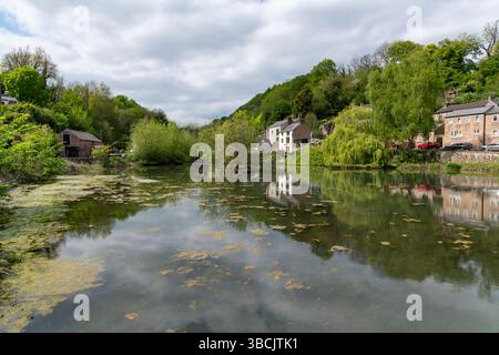 L'étang du village à Cromford, Derbyshire, Angleterre. Banque D'Images