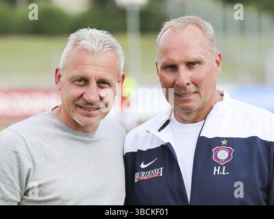 L'entraîneur-chef Pavel Dotchev, le président Helge Leonhardt, les deux FC Erzgebirge Aue 2.Bundesliga 2016-17 au match amical FC Erzgebirge Aue, Hanovre 96 Banque D'Images