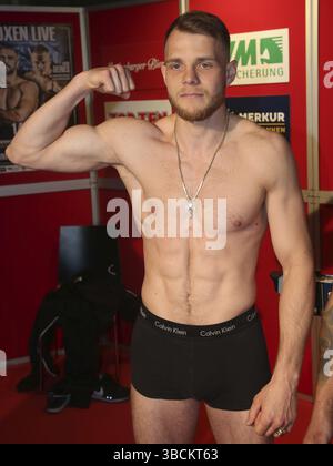 Paul Wall (poids super Welterweight Berlin) lors de la pesée officielle devant la soirée de boxe ses le 14 mai 2022 (pesée le 13 mai 2022) en t Banque D'Images