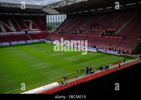 MAINZ, ALLEMAGNE - 17 MAI 2025 : intérieur du stade, la Bundesliga match 1.FSV Mainz 05 vs Bayer 04 Leverkusen à Mewa Arena. Banque D'Images