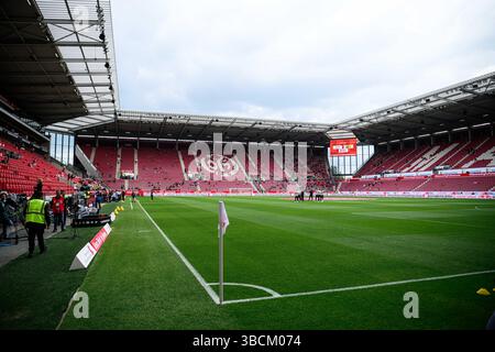 MAINZ, ALLEMAGNE - 17 MAI 2025 : intérieur du stade, la Bundesliga match 1.FSV Mainz 05 vs Bayer 04 Leverkusen à Mewa Arena. Banque D'Images