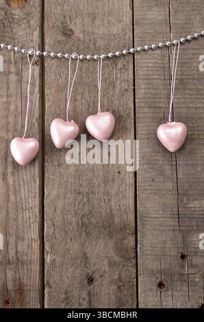 Vintage coeur des formes sur un fond de bois rustique, love concept Banque D'Images