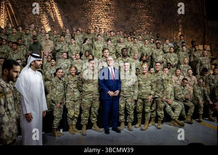 Doha, Qatar. 15 mai 2025. Le président Donald Trump prononce un discours devant les troupes à la base aérienne Al Udeid, jeudi 15 mai 2025, à Doha, Qatar. (Crédit image : © Daniel Torok/Maison Blanche/ZUMA Press Wire) USAGE ÉDITORIAL SEULEMENT ! Non destiné à UN USAGE commercial ! Banque D'Images