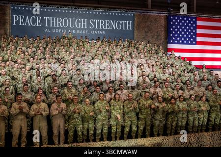 Doha, Qatar. 15 mai 2025. Le président Donald Trump prononce un discours devant les troupes à la base aérienne Al Udeid, jeudi 15 mai 2025, à Doha, Qatar. (Crédit image : © Daniel Torok/Maison Blanche/ZUMA Press Wire) USAGE ÉDITORIAL SEULEMENT ! Non destiné à UN USAGE commercial ! Banque D'Images