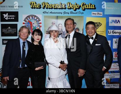 Santa Monica, Californie, États-Unis. 17 mai 2025. Assister au gala Phoenix Dojo pour honorer la résilience et reconstruire Pacific Palisades Martial Arts Studio perdu dans les feux de forêt de Los Angeles qui s'est tenu au Hilton Santa Monica Hotel & Suites à Santa Monica, Californie. Crédit : Sheri Determan Banque D'Images