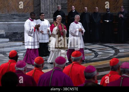 Rome, Italie. 20 mai 2025. Le pape Léon XIV visite la basilique de Paul hors des murs à Rome (photo Maria Grazia Picciarella/SOPA images/Sipa USA) crédit : Sipa USA/Alamy Live News Banque D'Images