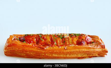 Saucisse Mayo Sriracha fraîche, menu spécial pâtisserie à base de pâte à croissants, fourrée de saucisses, seulement en Thaïlande Banque D'Images