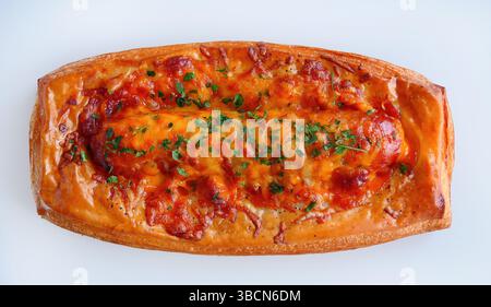 Saucisse Mayo Sriracha fraîche, menu spécial pâtisserie à base de pâte à croissants, fourrée de saucisses, seulement en Thaïlande Banque D'Images