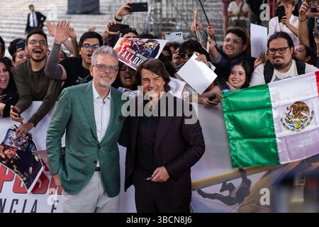 Mexico, Mexique. 20 mai 2025. TOM CRUISE et le directeur CHRISTOPHER MCQUARRIE ont présenté la première de ''Mission impossible : Dead Reckoning'' à l'Auditorium national, où ils ont signé des autographes et marché sur le tapis rouge. (Crédit image : © Cristian Leyva/ZUMA Press Wire) USAGE ÉDITORIAL SEULEMENT ! Non destiné à UN USAGE commercial ! Crédit : ZUMA Press, Inc/Alamy Live News Banque D'Images