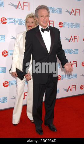 Annette Bening et Warren Beatty lors de la 37e édition du AFI Life Achievement Award en l'honneur de Michael Douglas, qui s'est tenue sur le terrain des Sony Studios à Los Angeles, le 11 juin 2009 Banque D'Images