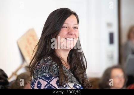 Brême, Allemagne. 21 mai 2025. Maria Esfandiari, nouvelle présidente de l’Église évangélique de Brême (BEK). Changement générationnel à l'église : le Kirchentag élit une nouvelle jeune femme comme sa plus haute représentante. Crédit : Sina Schuldt/dpa/Alamy Live News Banque D'Images