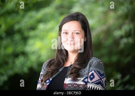 Brême, Allemagne. 21 mai 2025. Maria Esfandiari, nouvelle présidente de l’Église évangélique de Brême (BEK). Changement générationnel à l'église : le Kirchentag élit une nouvelle jeune femme comme sa plus haute représentante. Crédit : Sina Schuldt/dpa/Alamy Live News Banque D'Images