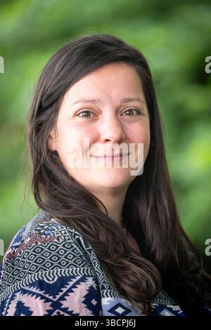 Brême, Allemagne. 21 mai 2025. Maria Esfandiari, nouvelle présidente de l’Église évangélique de Brême (BEK). Changement générationnel à l'église : le Kirchentag élit une nouvelle jeune femme comme sa plus haute représentante. Crédit : Sina Schuldt/dpa/Alamy Live News Banque D'Images