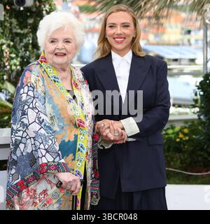 21 mai 2025, Cannes, Côte D'azur, France : JUIN Squibb et SCARLETT JOHNASSON posent pour le photocall pour 'Eleanor la Grande' au 78ème Festival annuel de Cannes au Palais des Festivals de Cannes, France (crédit image : © Mickael Chavet/ZUMA Press Wire) USAGE ÉDITORIAL SEULEMENT ! Non destiné à UN USAGE commercial ! Banque D'Images
