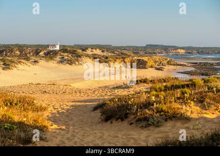 Belle vue de paysage de Vila Nova de Milfontes à Odemira, Portugal Banque D'Images