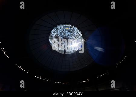 Berlin, Deutschland. 21 mai 2025. Le soleil se reflète dans le dôme du bâtiment du Reichstag. Berlin, le 21 mai 2025. Crédit : dpa/Alamy Live News Banque D'Images