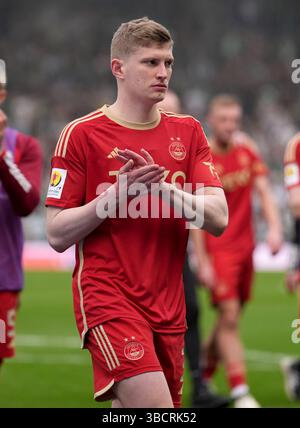 Photo datée du 20/04/24 du Jack MacKenzie d'Aberdeen après le match de demi-finale de la Scottish Gas Scottish Cup à Hampden Park, Glasgow. David Gowans, 31 ans, d’Aberdeen, a comparu devant le tribunal accusé de conduite coupable et téméraire après que le joueur d’Aberdeen FC Jack MacKenzie ait été frappé par une partie d’une chaise sur le terrain lors d’un match samedi. Date d'émission : samedi 17 mai 2025. Banque D'Images