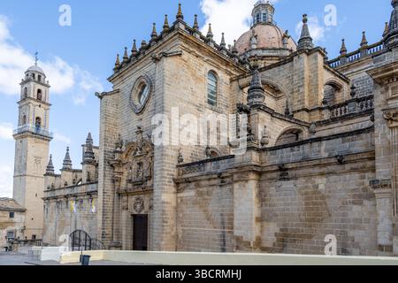 Jerez de la Frontera, Espagne - 15 mai 2025 : Détails de la façade extérieure de la cathédrale de Jerez de la Frontera, Espagne Banque D'Images