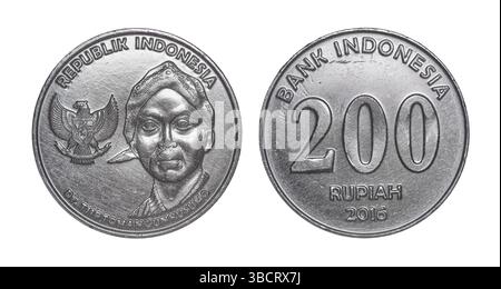 Les deux faces d'une pièce de 200 roupies indonésiennes (2016) avec emblème de l'Indonésie (Garuda Pancasila) et portrait du politicien indonésien Cipto Mangunkusumo. Banque D'Images