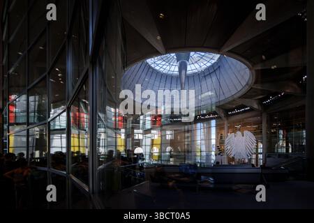 Berlin, Deutschland. 21 mai 2025. Vue sur la salle plénière du Bundestag allemand avec l'aigle et le dôme. Berlin, le 21 mai 2025. Crédit : dpa/Alamy Live News Banque D'Images