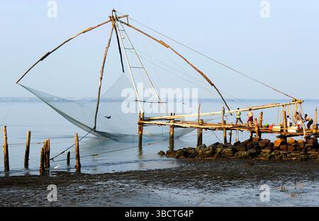 Asie,Inde du Sud ,Etat du Kerala,les traditionnels filets de p che chinois /The Chinese Fishing filets (Cheena vala) of Fort Kochi (Fort Cochin) in the Banque D'Images