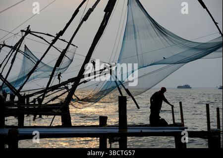 Asie,Inde du Sud ,Etat du Kerala,les traditionnels filets de p che chinois /The Chinese Fishing filets (Cheena vala) of Fort Kochi (Fort Cochin) in the Banque D'Images