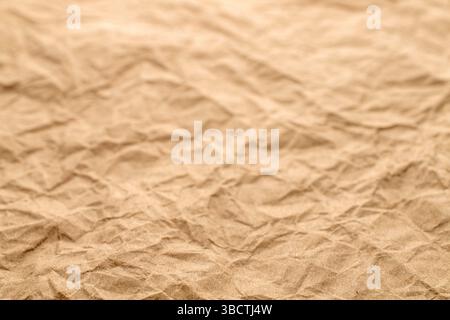 Texture de papier kraft froissé, macro. Banque D'Images