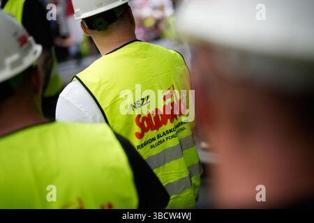 Varsovie, Pologne. 21 mai 2025. Manifestation des métallurgistes à Varsovie, en Pologne, le 21 mai 2025. L'alliance syndicale OPZZ a organisé une marche du parlement au bureau du premier ministre pour protester contre les prix élevés de l'énergie qui réduisent la compétitivité et menacent les emplois et les salaires. (Photo de Jaap Arriens/Sipa USA) crédit : Sipa USA/Alamy Live News Banque D'Images