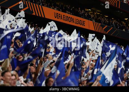 Bilbao, Espagne. 21 mai 2025. Les fans de Tottenham encouragent le match de football de la finale de l'Europa League 2024/2025 entre Tottenham Hotspur et Manchester United au stade San Mames de Bilbao (Espagne), le 21 mai 2025. Crédit : Insidefoto/Alamy Live News Banque D'Images