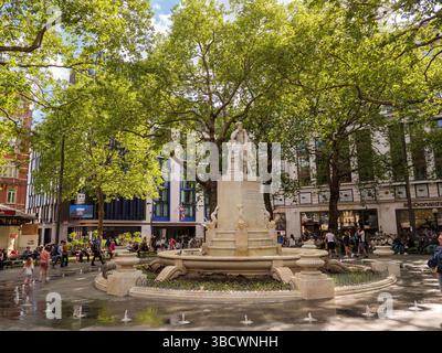 Statue de William Shakespeare dans Leicester Square Gardens, Westminster, Londres, Royaume-Uni Banque D'Images