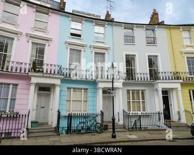 Maison mitoyenne à Chalcot Crescent qui a figuré dans les films Paddington Bear, Londres, Royaume-Uni Banque D'Images