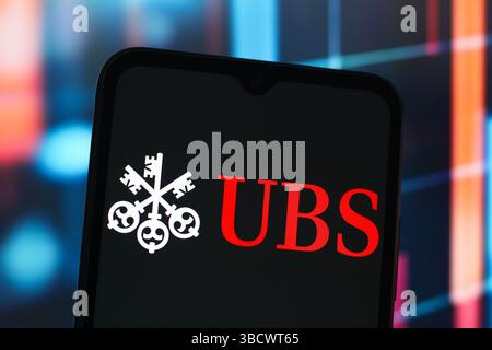 Sur cette photo, le logo UBS Group AG est affiché sur l'écran d'un smartphone. Banque D'Images