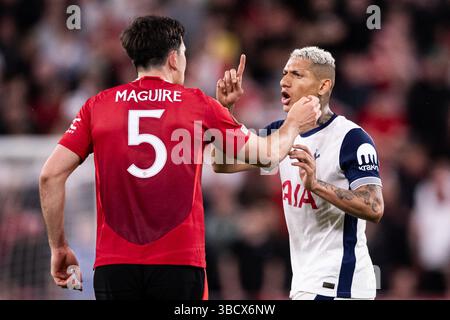 Bilbao, Espagne. 21 mai 2025. Richarlison contre Harry Maguire lors de la finale de l'UEFA Europa League entre Tottenham Hotspur FC et Manchester United FC. Crédit : Nicolò Campo/Alamy Live News Banque D'Images