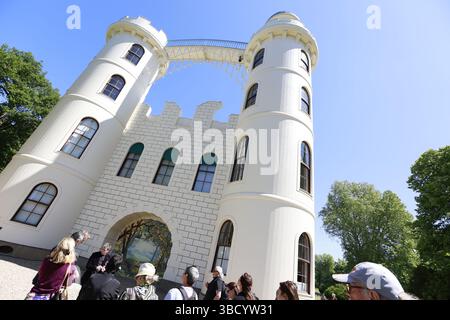 Berlin, Allemagne. 21 mai 2025. Berlin-Zehlendorf : entièrement rénové. Le château de Peacock Island (photo de Simone Kuhlmey/Pacific Press) crédit : Pacific Press Media production Corp./Alamy Live News Banque D'Images