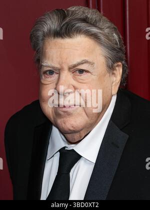 Hollywood, États-Unis. 22 mai 2025. (DOSSIER) George Wendt mort à 76 ans. George Wendt, acteur qui a joué Norm Peterson dans la sitcom Cheers de NBC, est mort à 76 ans le mardi 20 mai 2025. HOLLYWOOD, LOS ANGELES, CALIFORNIE, États-Unis - 15 JANVIER : L'acteur américain George Wendt arrive à la 75e soirée annuelle Primetime Emmy Awards d'Apple TV qui s'est tenue à Mother Wolf le 15 janvier 2024 à Hollywood, Los Angeles, Californie, États-Unis. (Photo de Xavier Collin/image Press Agency) crédit : image Press Agency/Alamy Live News Banque D'Images